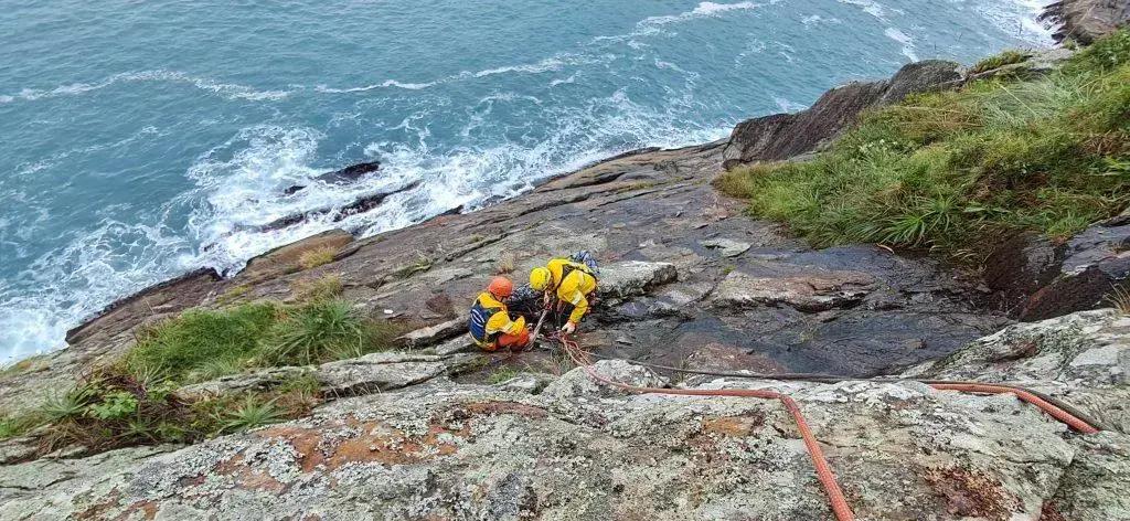 Bombeiros realizam resgate de corpo na trilha da Lagoinha do Leste