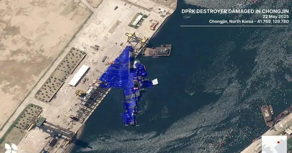 Coreia do Norte cobre navio de guerra após falha no lançamento