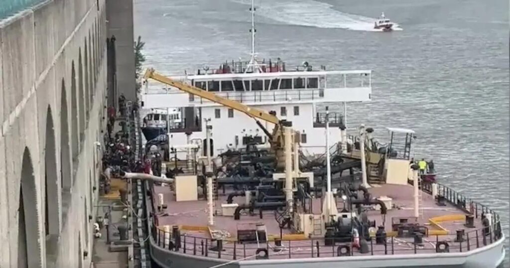 Explosão de barco no rio Hudson mata servidor em Nova York
