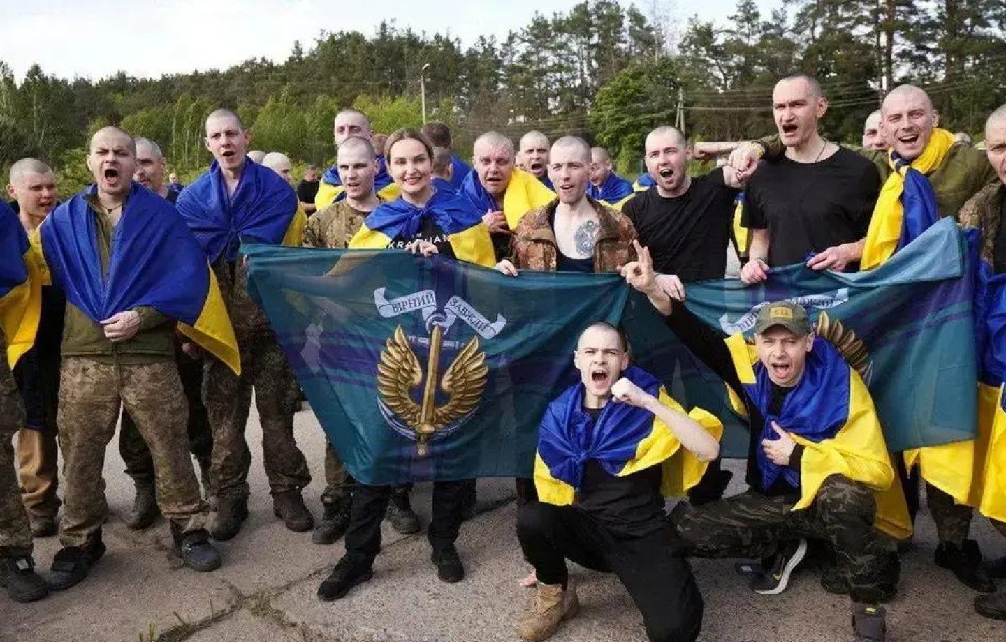 Troca histórica: Rússia e Ucrânia libertam 390 prisioneiros cada